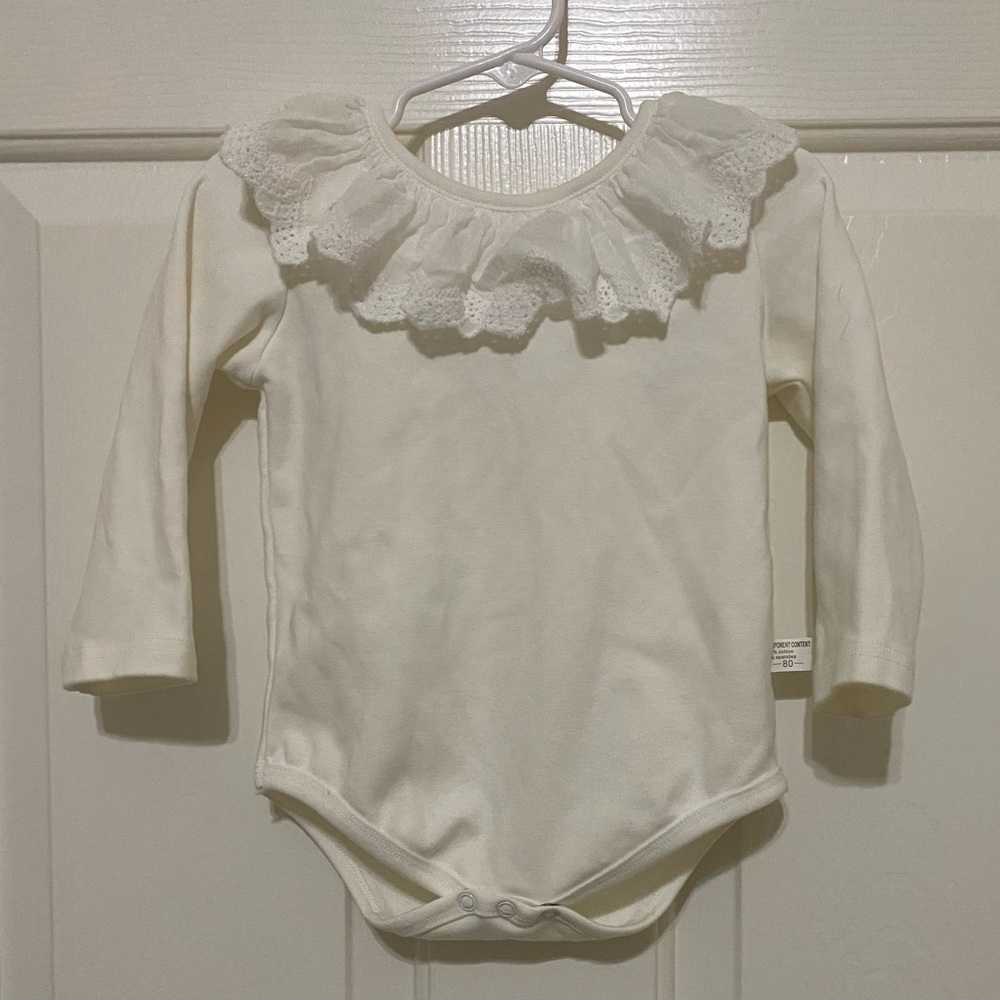 12-18 MONTHS, WHITE BODYSUIT WITH RUFFLE COLLAR